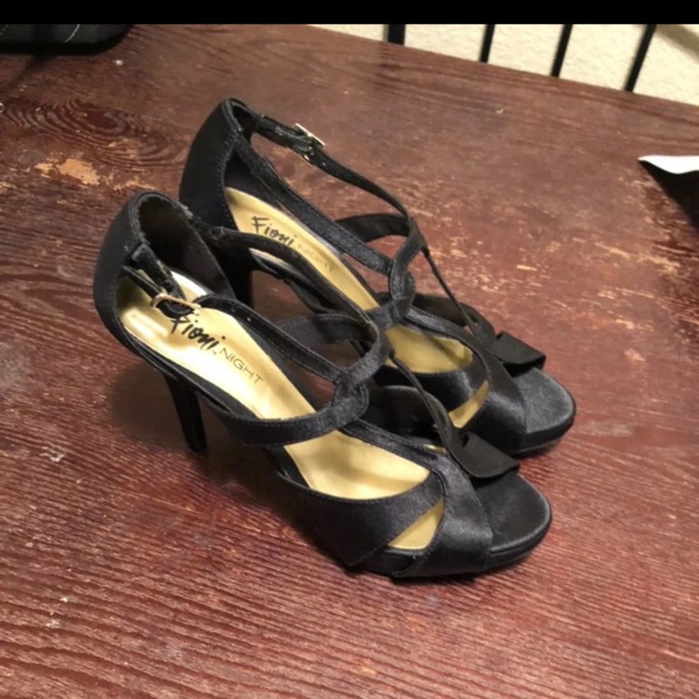 Heels - Picture 3 of 4